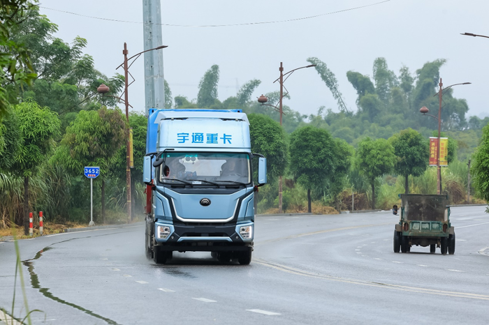 宇通重卡在全國首條長距離電動重卡線路成功運營！5.png