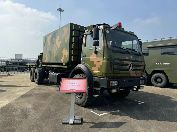 北奔重汽多型裝備底盤亮相第十五屆中國(guó)國(guó)際航空航天博覽會(huì)13.jpg