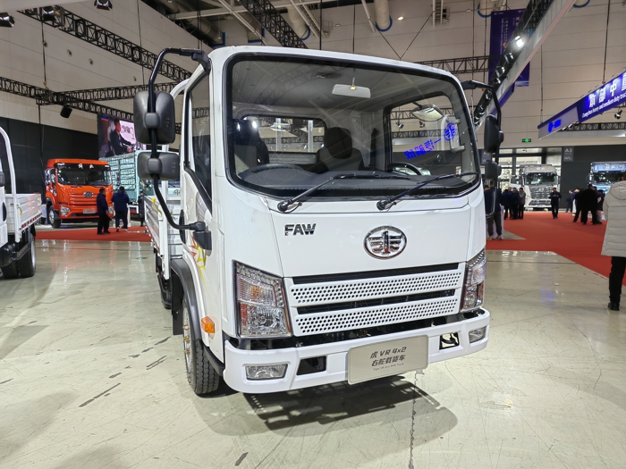 虎VR 4×2右舵載貨車2.jpg