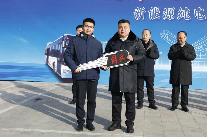 一汽解放100輛新能源純電公交車正式交付四平市公交集團(tuán)5.jpg