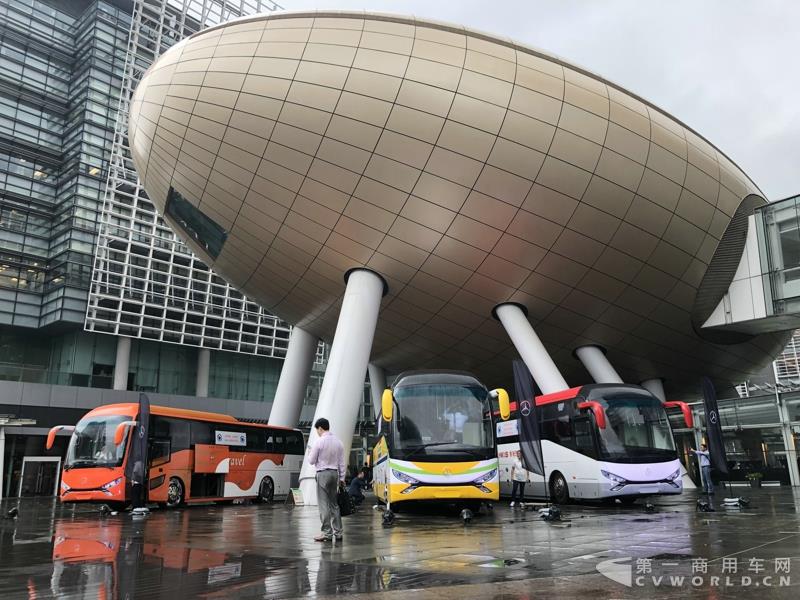 申龍SLK6116HKB歐六柴油客車，全部采用奔馳底盤